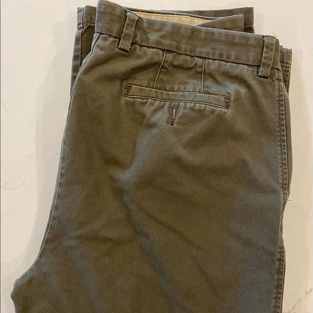 Bass Earth mens chinos olive green